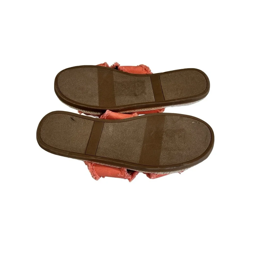 Caslon slides crisscross